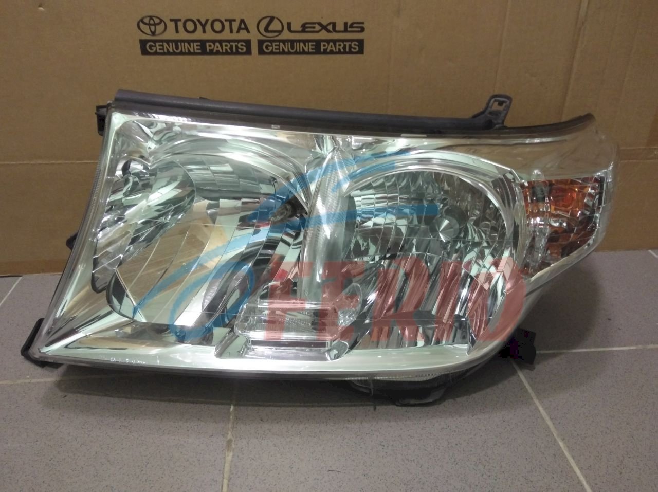 Фара левая для Toyota Land Cruiser (UZJ200) 2008 4.7 (2UZ-FE 288hp) 4WD AT Фара левая для Toyota Land Cruiser (UZJ200) 2008 4.7 (2UZ-FE 288hp) 4WD AT