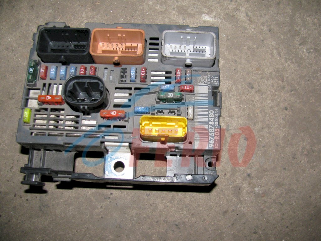 Блок предохранителей под капотом для Citroen Berlingo (B9) 2013 1.6d (DV6TED4 108hp) FWD MT Блок предохранителей под капотом для Citroen Berlingo (B9) 2013 1.6d (DV6TED4 108hp) FWD MT