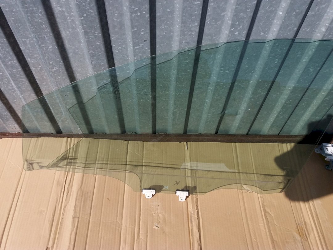 Стекло двери переднее левое для Nissan Note (E11) 1.6 (HR16DE 110hp) FWD AT Стекло двери переднее левое для Nissan Note (E11) 1.6 (HR16DE 110hp) FWD AT