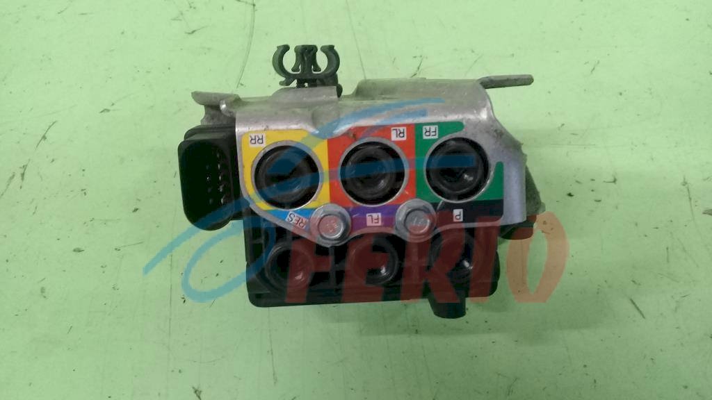 Компрессор пневмоподвески для Volkswagen Touareg (7L) 2006 2.5d (BAC 174hp) 4WD AT Компрессор пневмоподвески для Volkswagen Touareg (7L) 2006 2.5d (BAC 174hp) 4WD AT