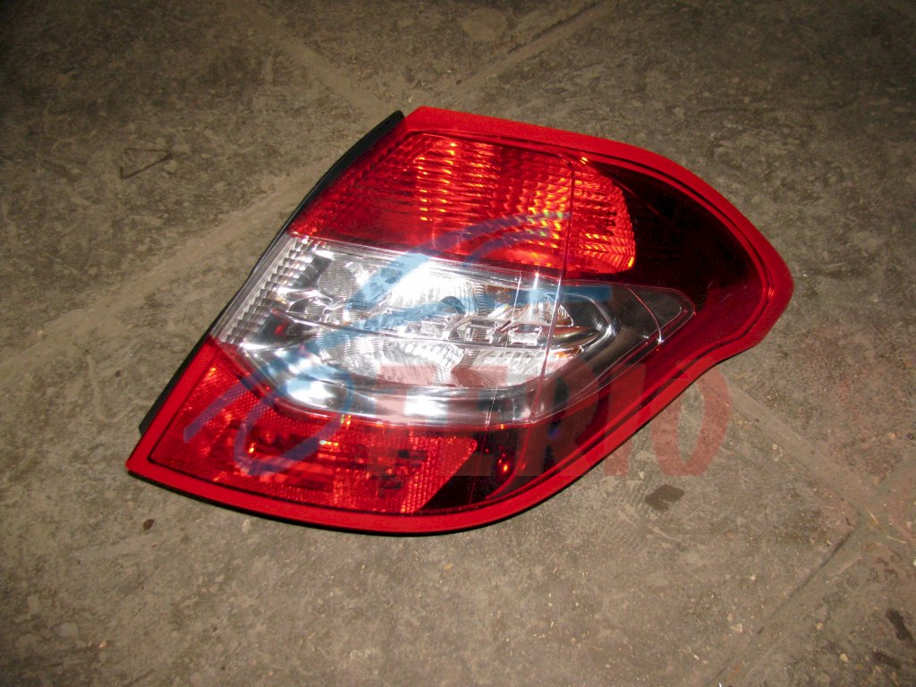 Фонарь правый для Citroen C4 (B7) 1.6 (EP6C 120hp) FWD MT Фонарь правый для Citroen C4 (B7) 1.6 (EP6C 120hp) FWD MT